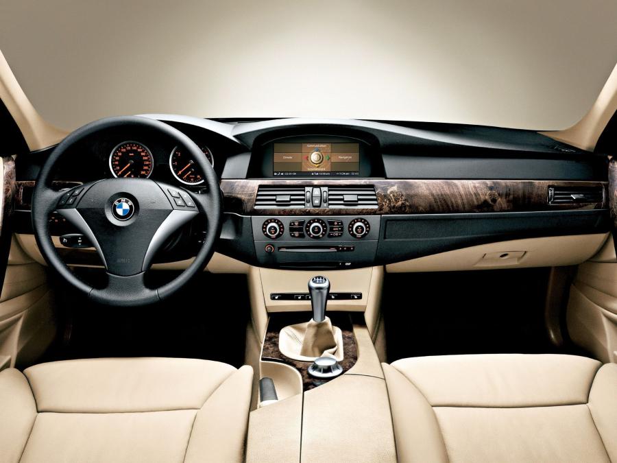  BMW 545i Sedan 2003 года  (фото 3 из 6)